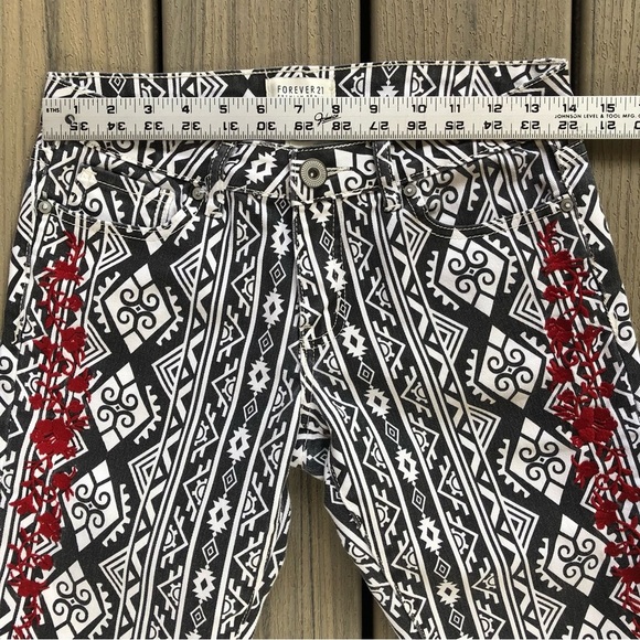 Forever 21 Premium Denim Black & White w/Red Embroidery on Aztec Design Size 26 - Picture 3 of 8